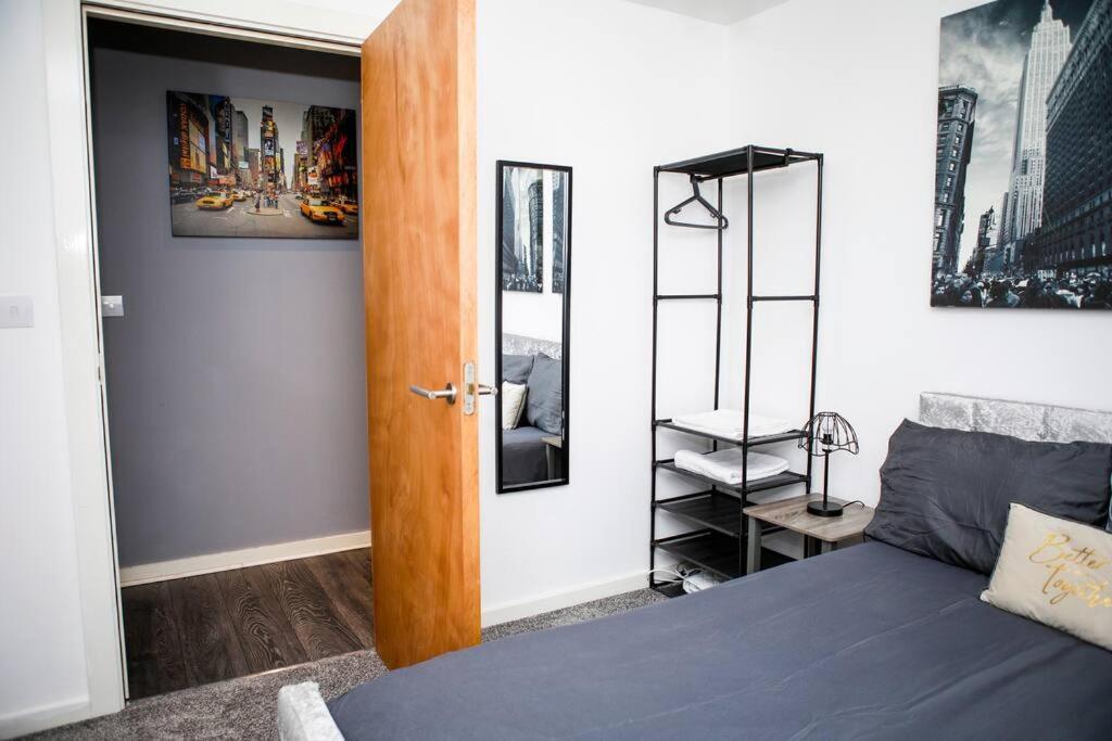 Stylish Two-Bedroom Salford Quays Apartment Manchester Eksteriør bilde