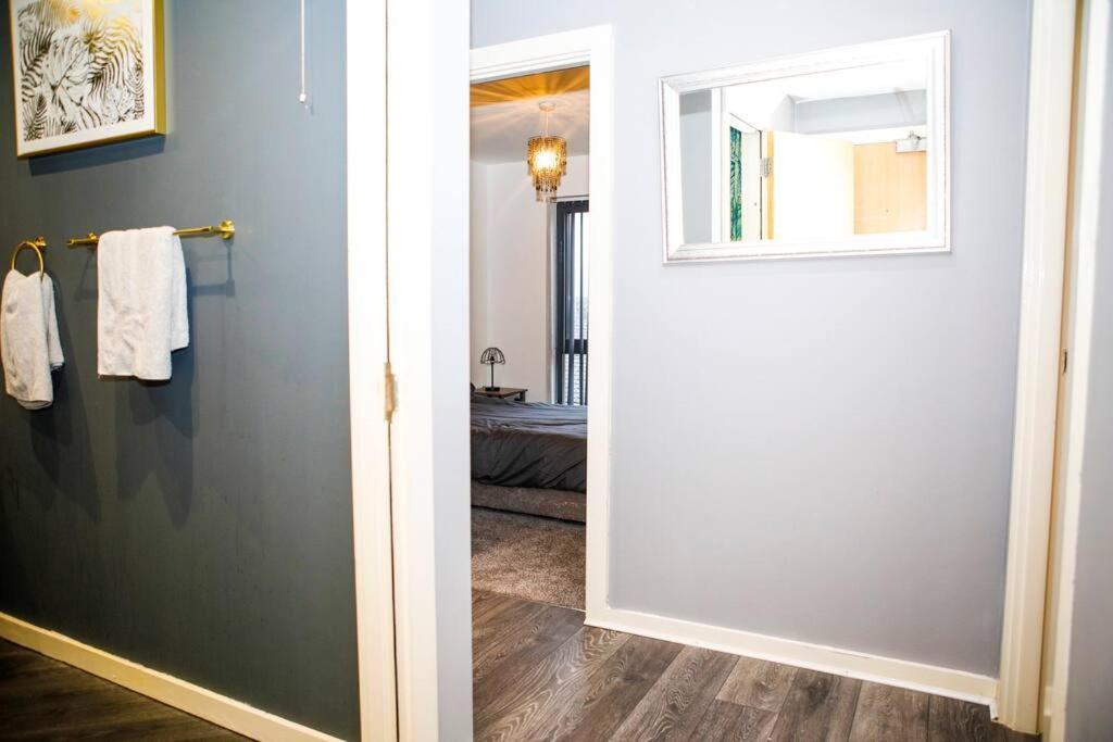 Stylish Two-Bedroom Salford Quays Apartment Manchester Eksteriør bilde