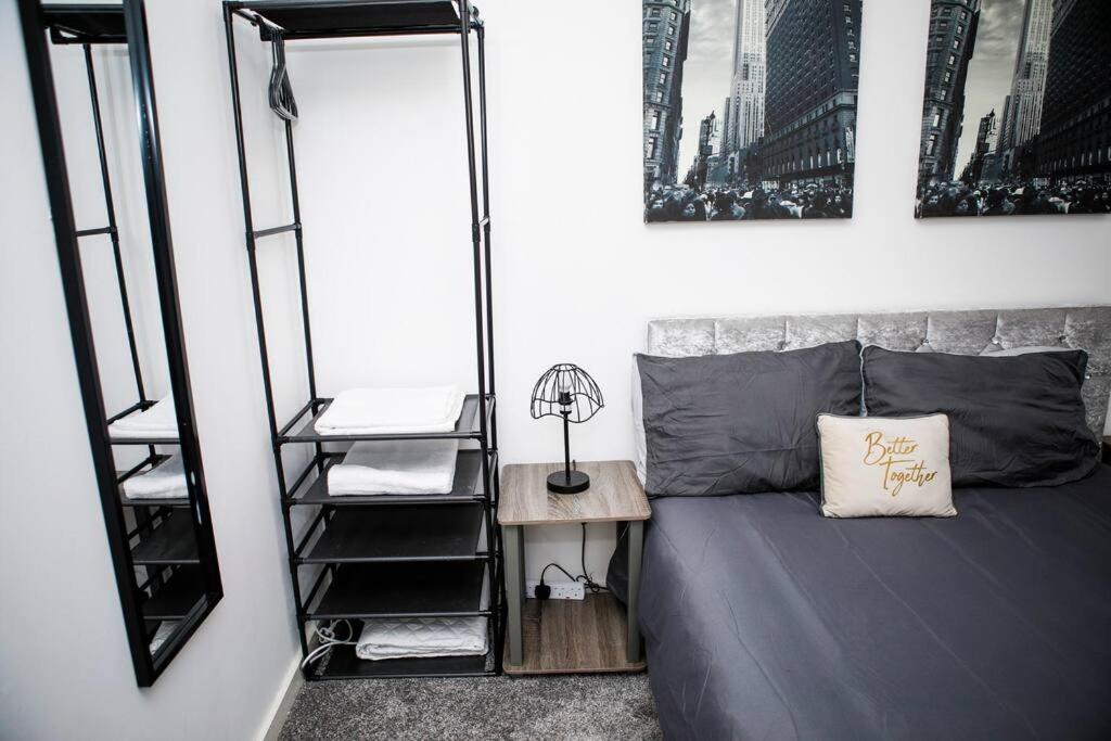 Stylish Two-Bedroom Salford Quays Apartment Manchester Eksteriør bilde