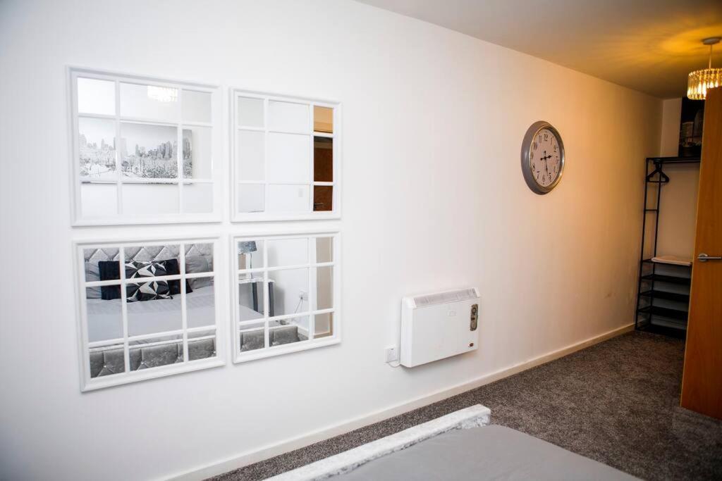 Stylish Two-Bedroom Salford Quays Apartment Manchester Eksteriør bilde