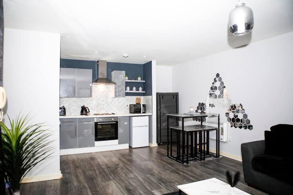 Stylish Two-Bedroom Salford Quays Apartment Manchester Eksteriør bilde