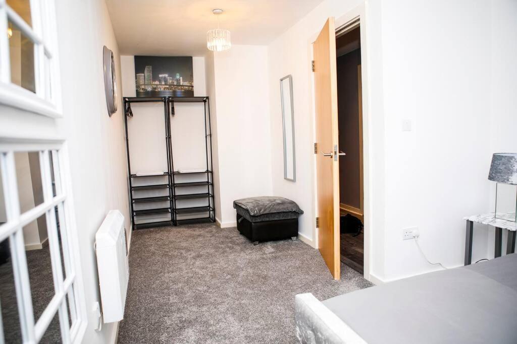 Stylish Two-Bedroom Salford Quays Apartment Manchester Eksteriør bilde