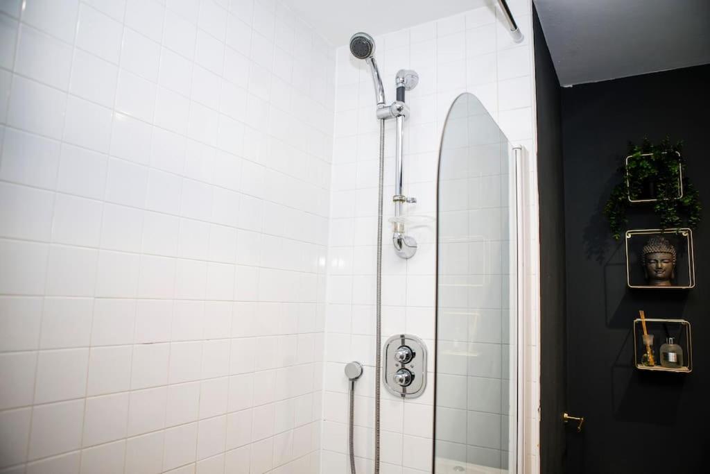 Stylish Two-Bedroom Salford Quays Apartment Manchester Eksteriør bilde